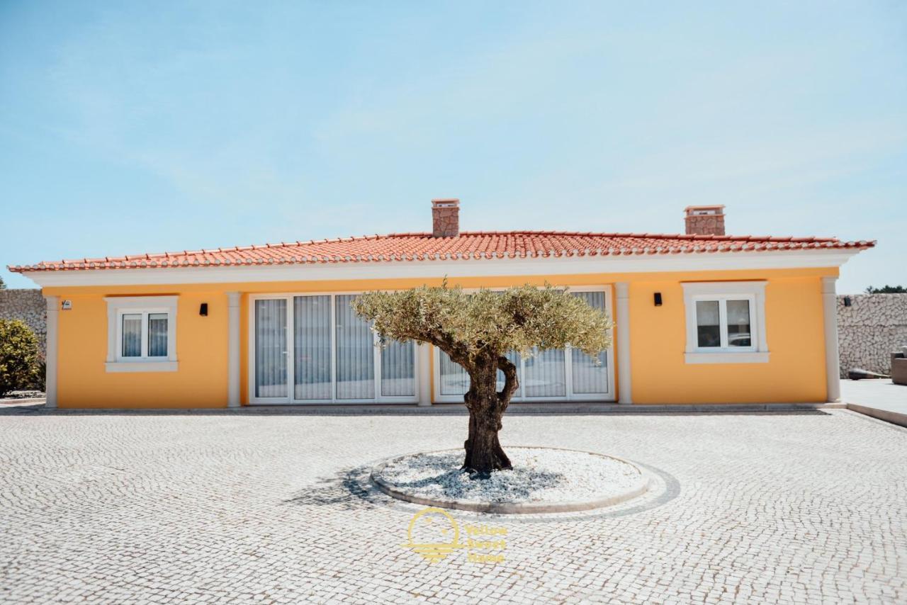 Yellow Sweet Home - Maria E Beatriz Nazaré Buitenkant foto