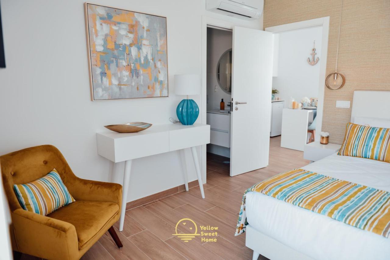 Yellow Sweet Home - Maria E Beatriz Nazaré Buitenkant foto